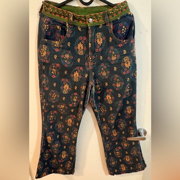 FARM Rio Floral Hip Chic Capri - Picture 3 of 5